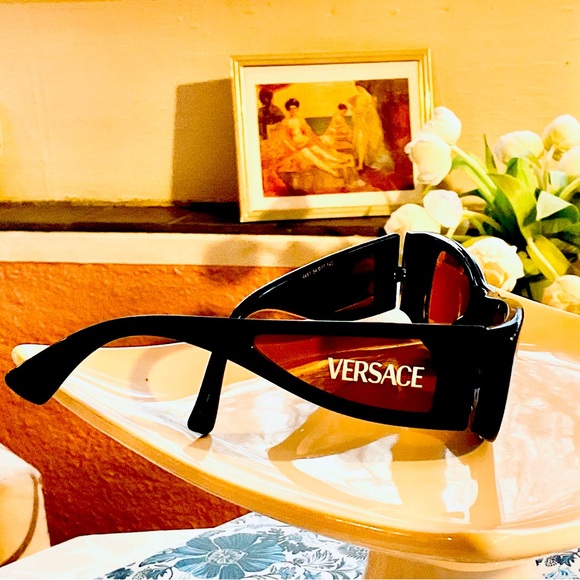 VERSACE. NWOT - Picture 9 of 10